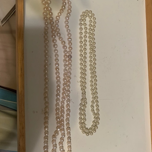 2 woman’s pearls vintage originals long as posted - Picture 2 of 7